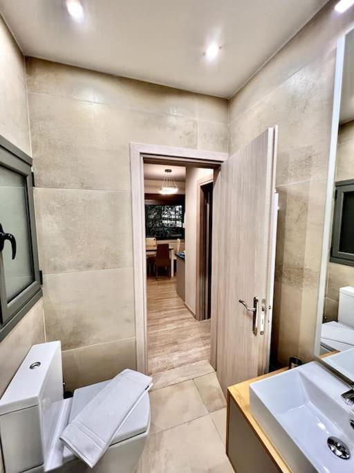 Lovely 1-Bedroom 2 Minutes From Beach Athen Eksteriør bilde