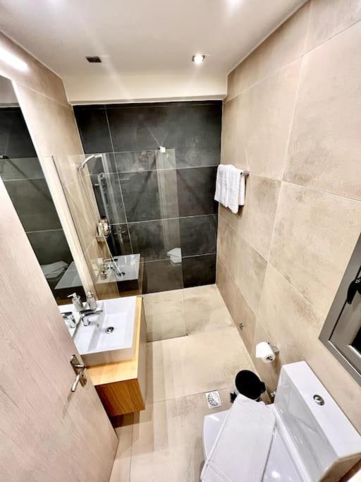 Lovely 1-Bedroom 2 Minutes From Beach Athen Eksteriør bilde