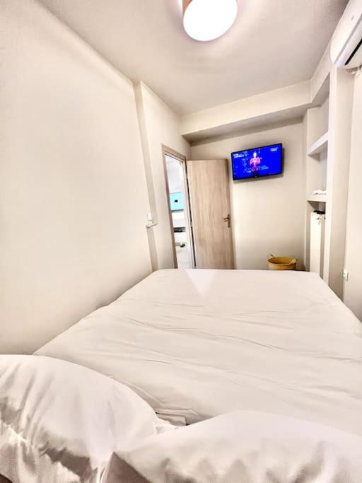 Lovely 1-Bedroom 2 Minutes From Beach Athen Eksteriør bilde