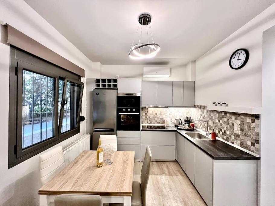 Lovely 1-Bedroom 2 Minutes From Beach Athen Eksteriør bilde