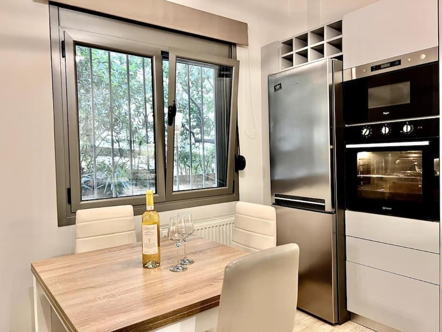 Lovely 1-Bedroom 2 Minutes From Beach Athen Eksteriør bilde