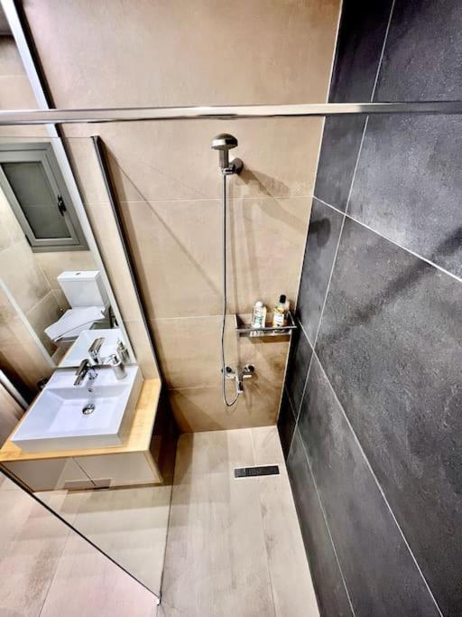 Lovely 1-Bedroom 2 Minutes From Beach Athen Eksteriør bilde